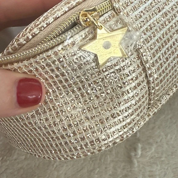 Dior Beauty Chic Gold Textured Cosmetic Bag - Picture 4 of 7